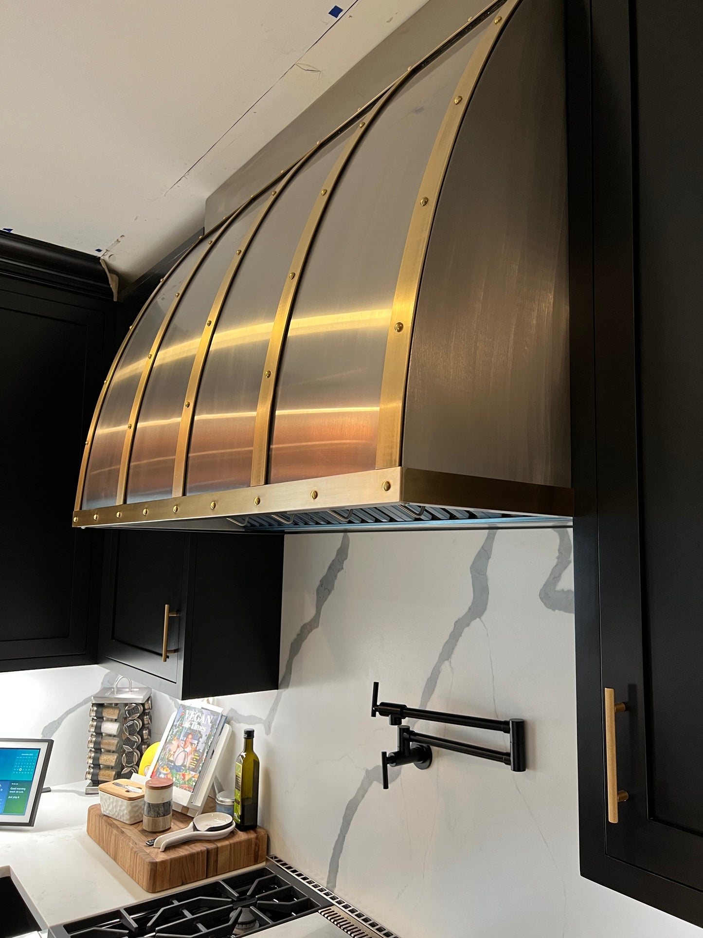 Scooped Range Hood with strapping - Metal