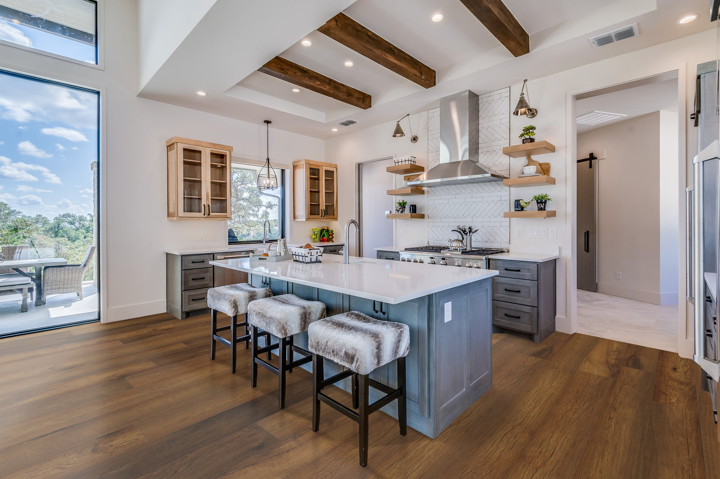 Vintage Valley - European Oak - Engineered Flooring - 9.5 in.