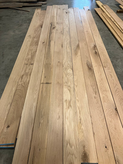 Character grade white oak boards with natural knots - Charlotte Lumber